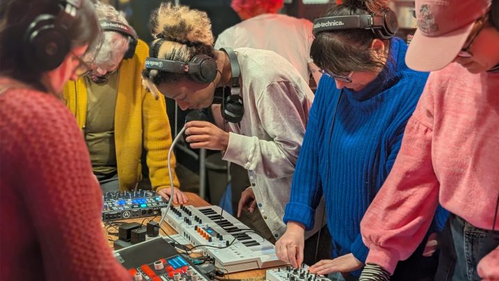 A group of students at a Saffron workshop